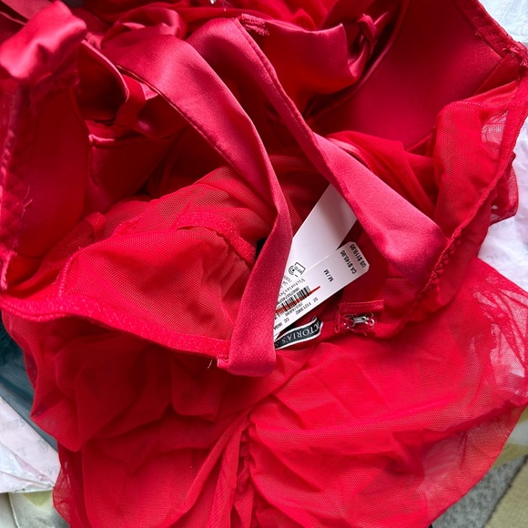 VICTORIA'S SECRET Red NWT size Medium
Wicked Open-Cup Ruched Slip - Picture 5 of 7